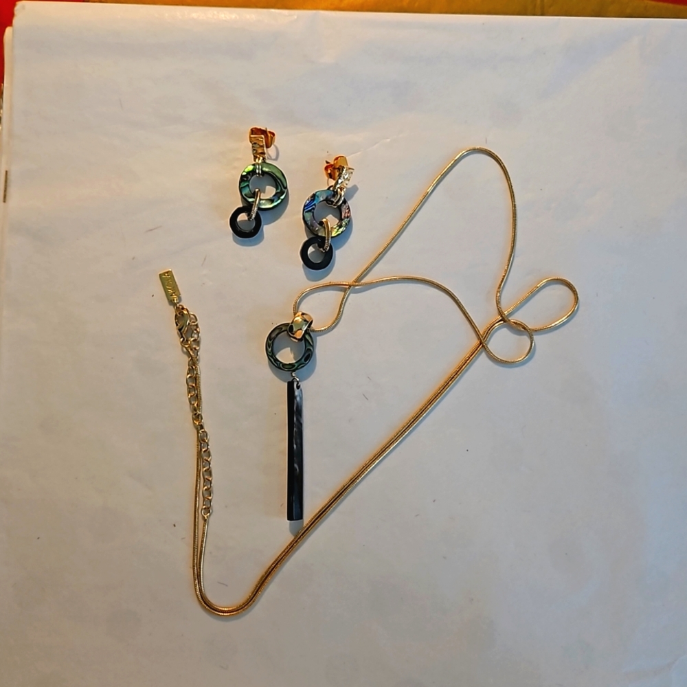 AKOLA matched earrings and necklace. Mother of pearl and gold.